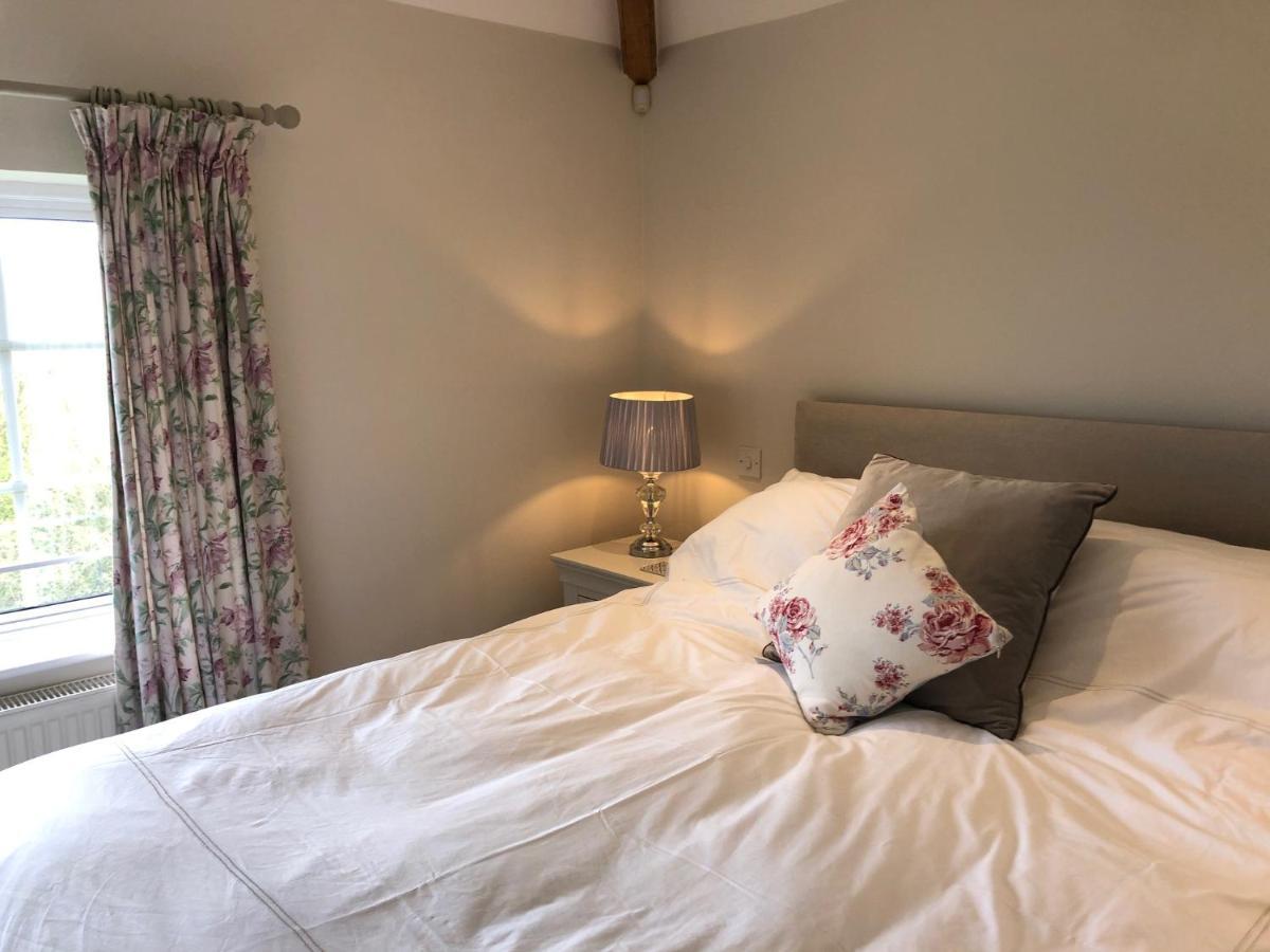 Whiteways Farmhouse Buckland Newton Buitenkant foto